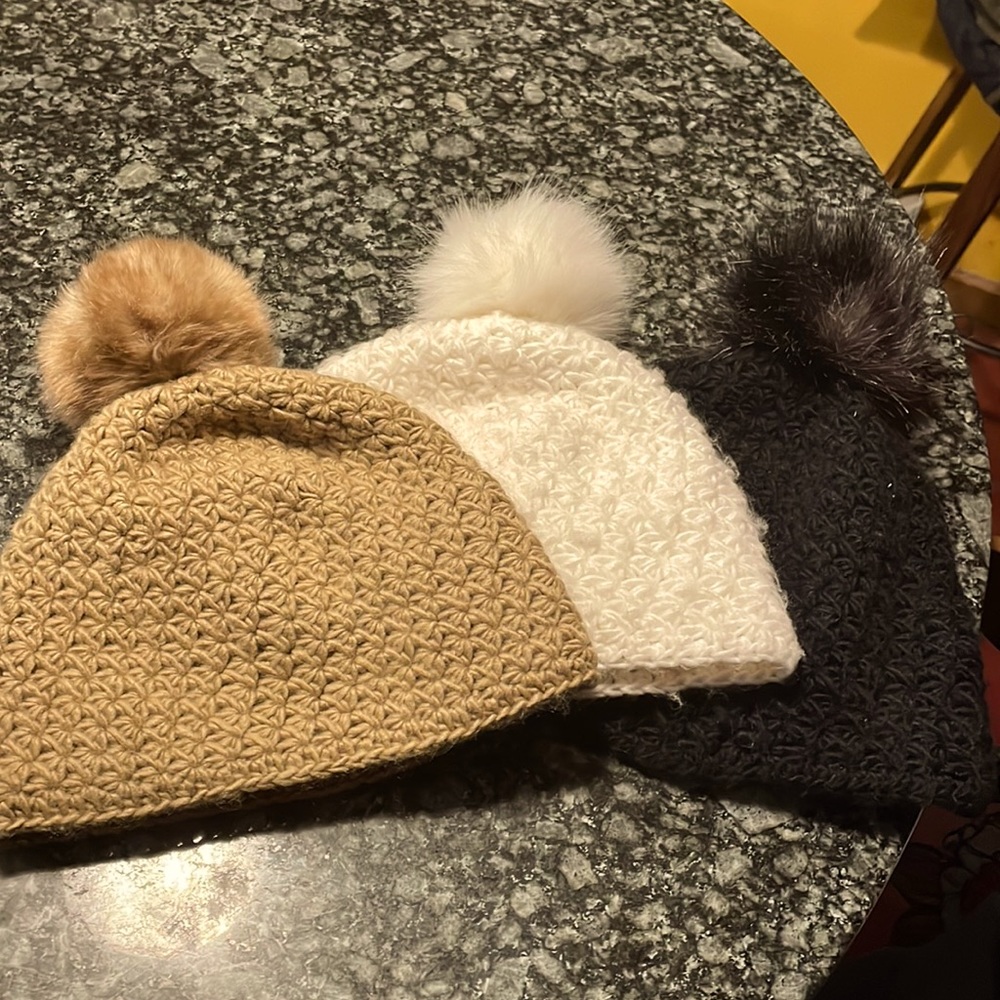 Surell‎ Starfish winter hats with faux fur pom poms